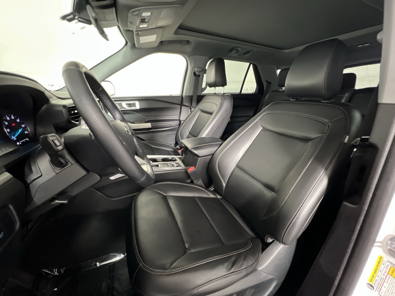 Certified 2022 Ford Explorer XLT w/ Equipment Group 202A AWD/4WD image 13
