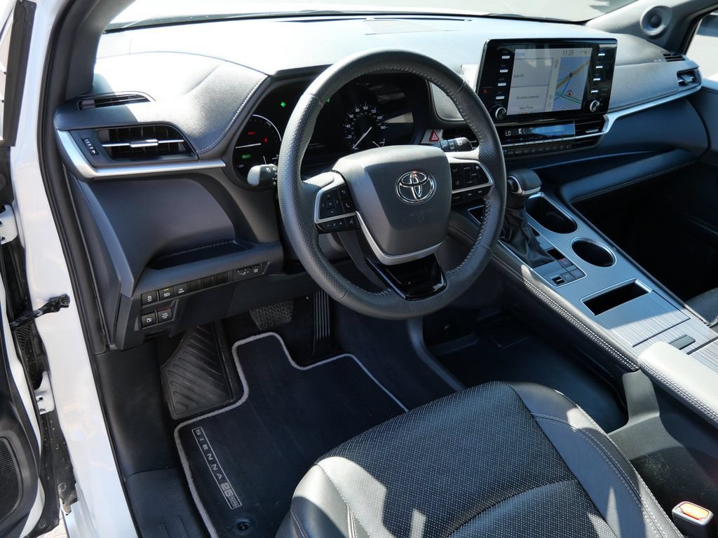 Used 2023 Toyota Sienna XSE AWD/4WD image 13