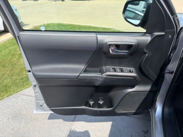 Used 2021 Toyota Tacoma TRD Off-Road image 8