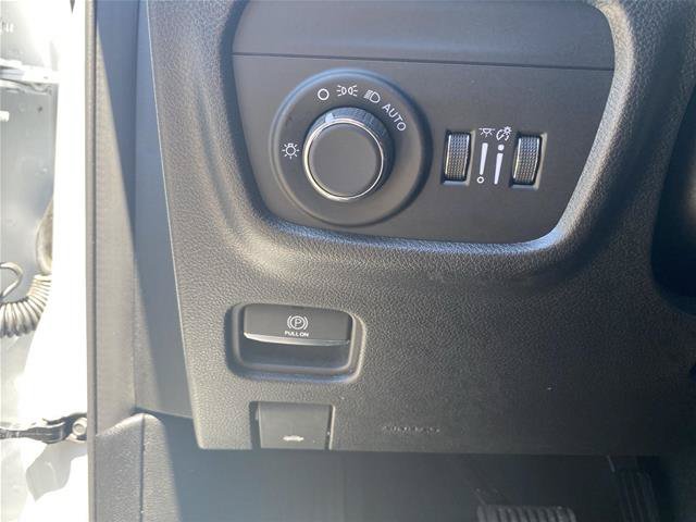 Used 2025 Jeep Grand Cherokee Altitude AWD/4WD image 17