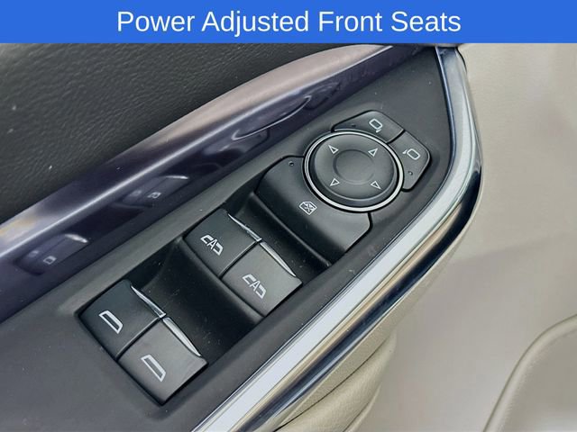 Used 2023 Cadillac XT4 Luxury w/ Cold Weather Package image 8