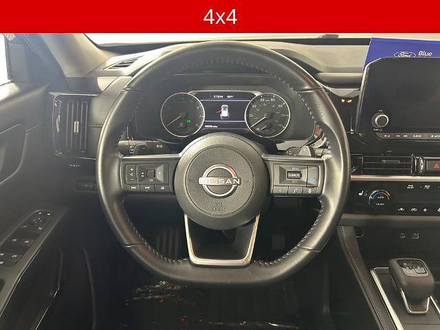 Used 2025 Nissan Pathfinder SV AWD/4WD image 7