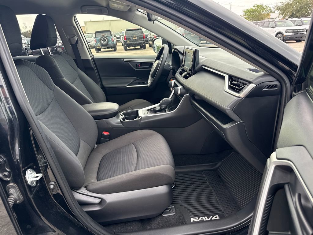 Used 2020 Toyota RAV4 LE image 22