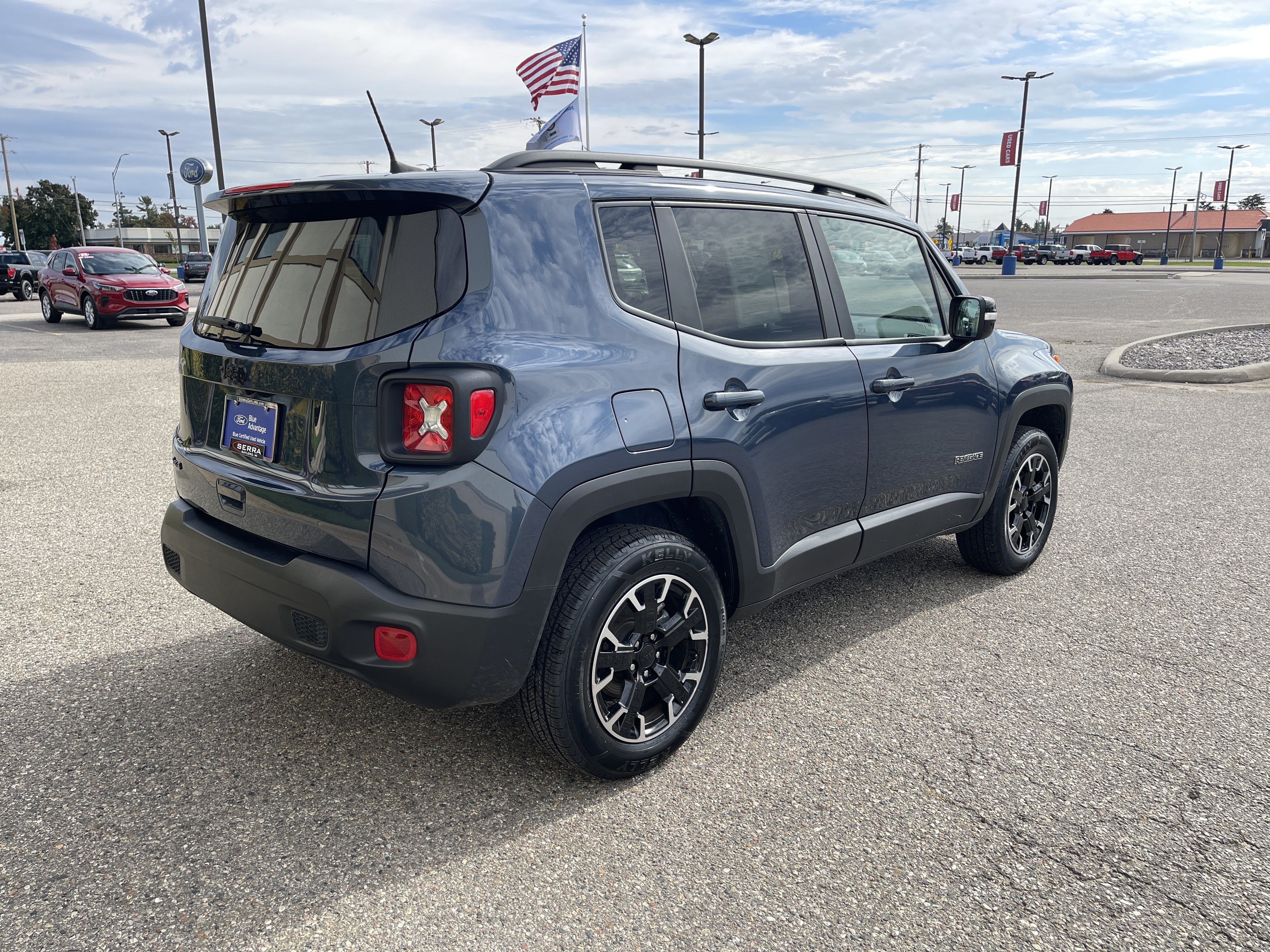 Used 2023 Jeep Renegade Latitude AWD/4WD image 3
