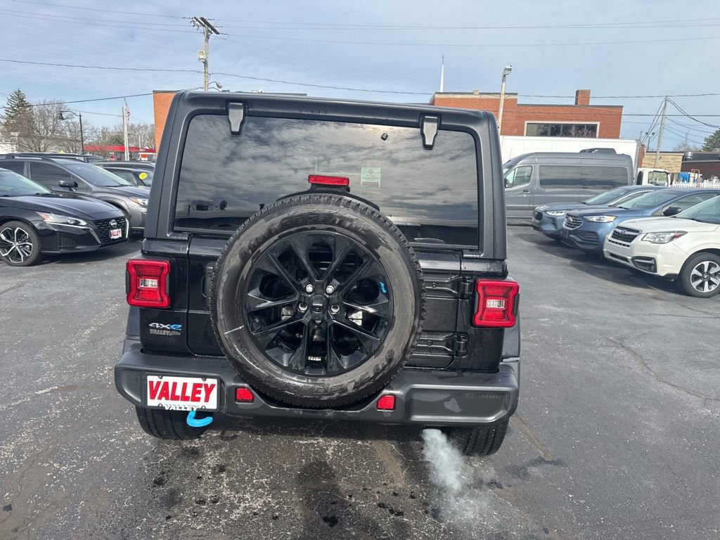 Used 2023 Jeep Wrangler Unlimited Sahara w/ Cold Weather Group image 4