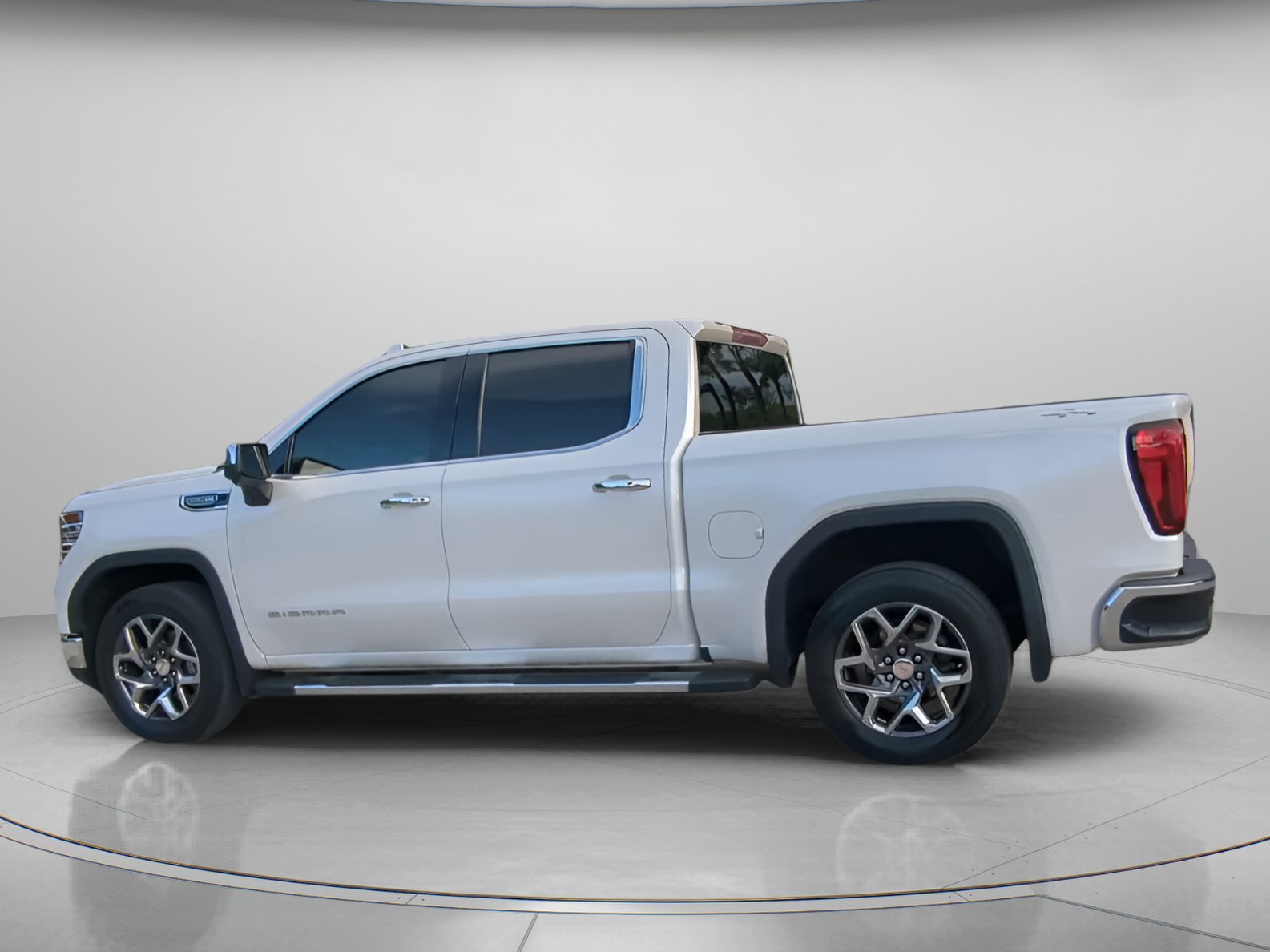 Used 2022 GMC Sierra 1500 SLT w/ SLT Premium Package AWD/4WD image 18
