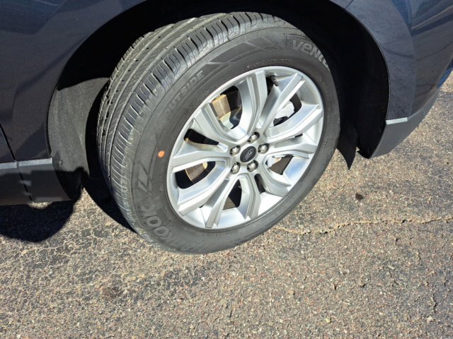 Certified 2024 Ford Edge Titanium AWD/4WD image 2