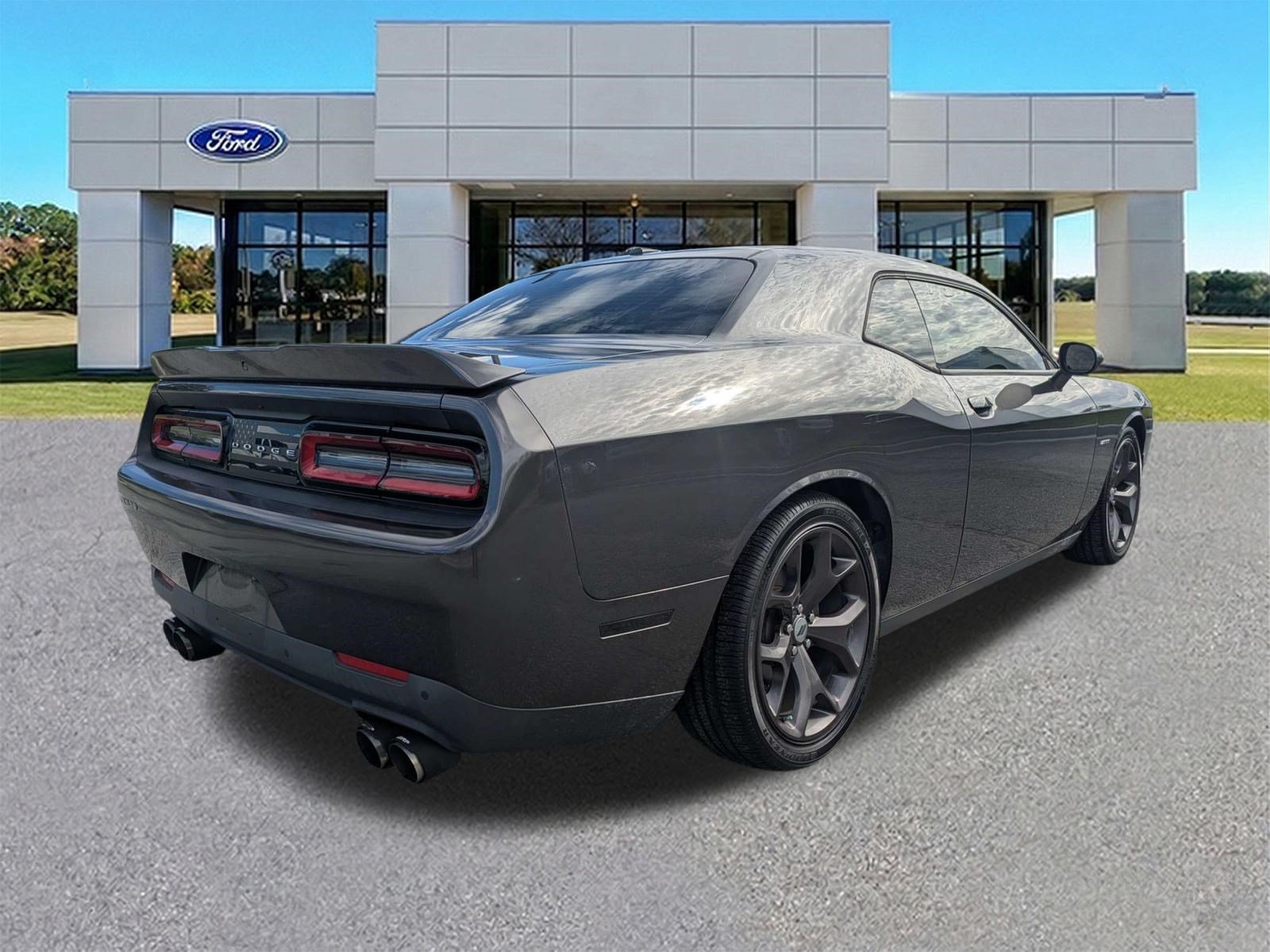 Used 2019 Dodge Challenger R/T RWD image 4