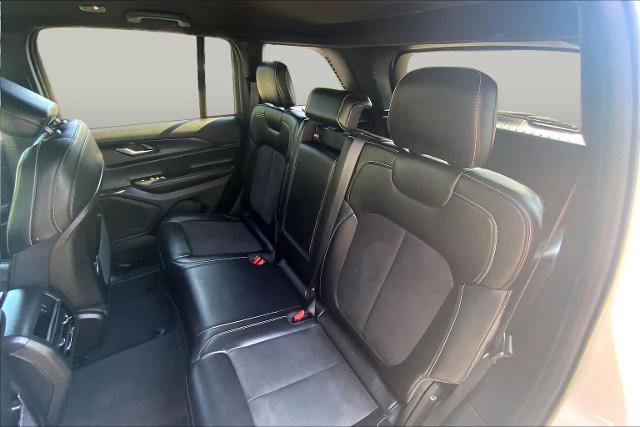 Used 2025 Jeep Grand Cherokee Altitude AWD/4WD image 21