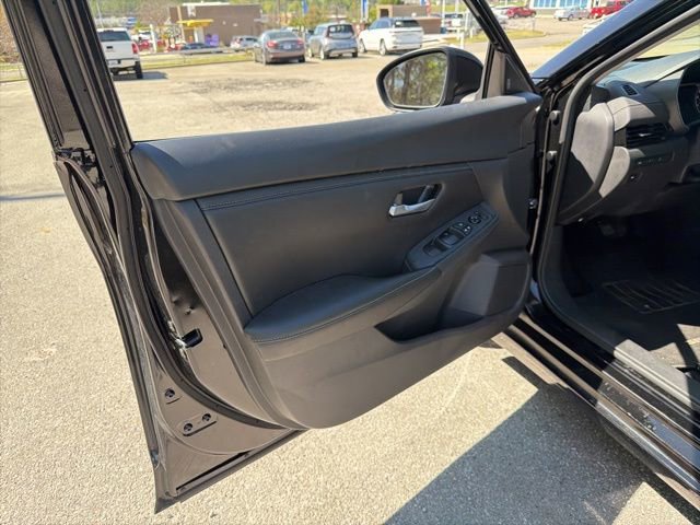 Used 2025 Nissan Sentra SV image 5