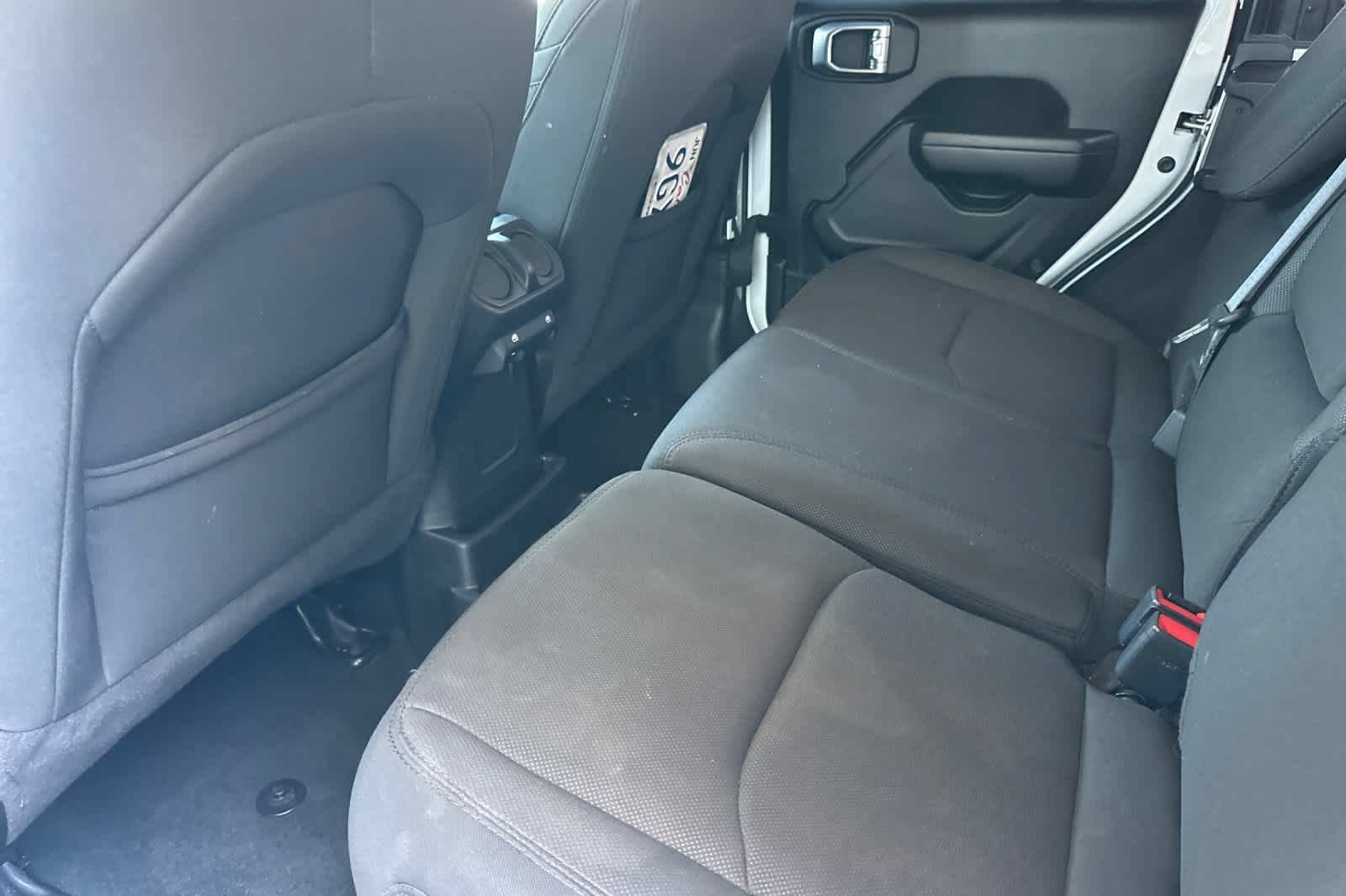 Used 2023 Jeep Wrangler Unlimited AWD/4WD image 4