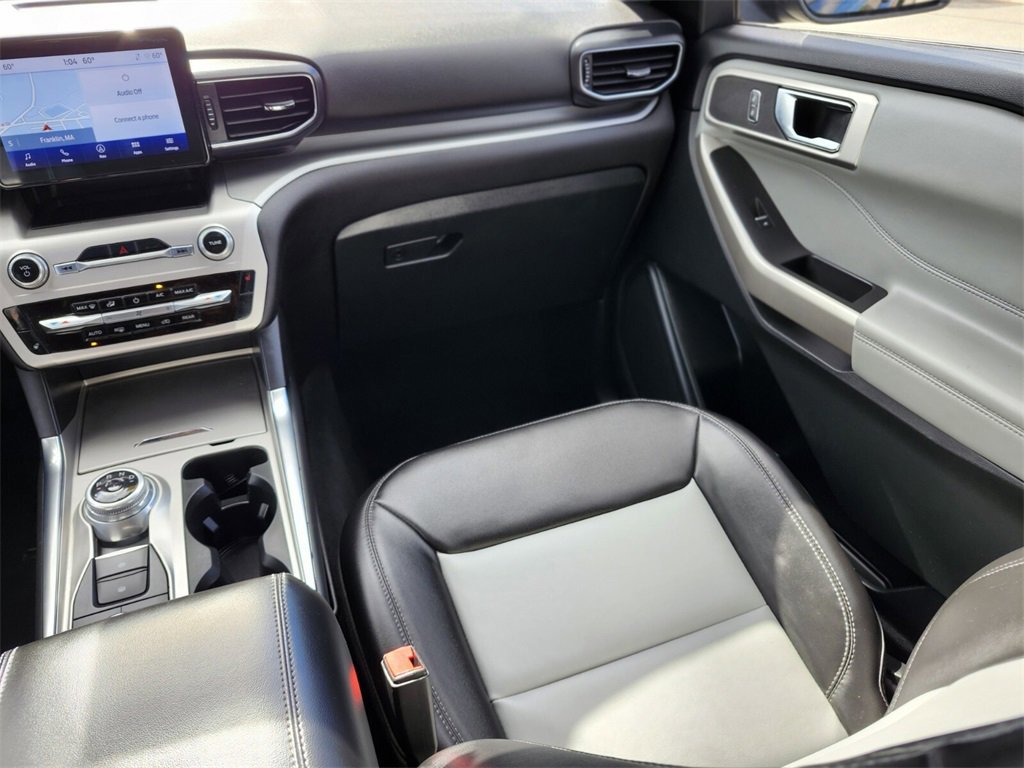 Certified 2022 Ford Explorer XLT w/ Equipment Group 202A image 15