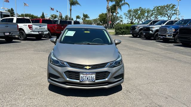 Used 2018 Chevrolet Cruze LT w/ Convenience Package FWD image 9