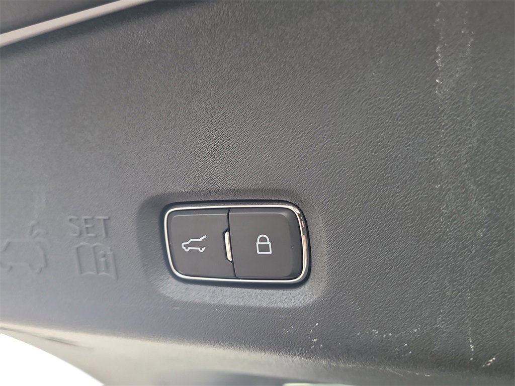 Certified 2025 Ford Expedition Platinum image 8