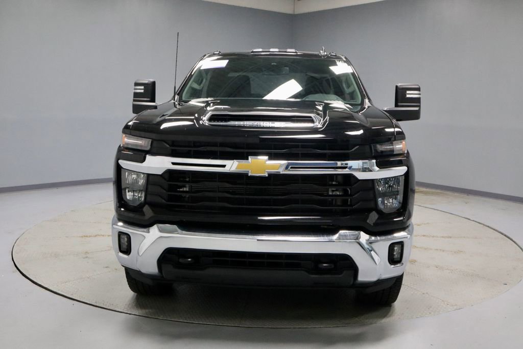 Used 2025 Chevrolet Silverado 3500 LT AWD/4WD image 7