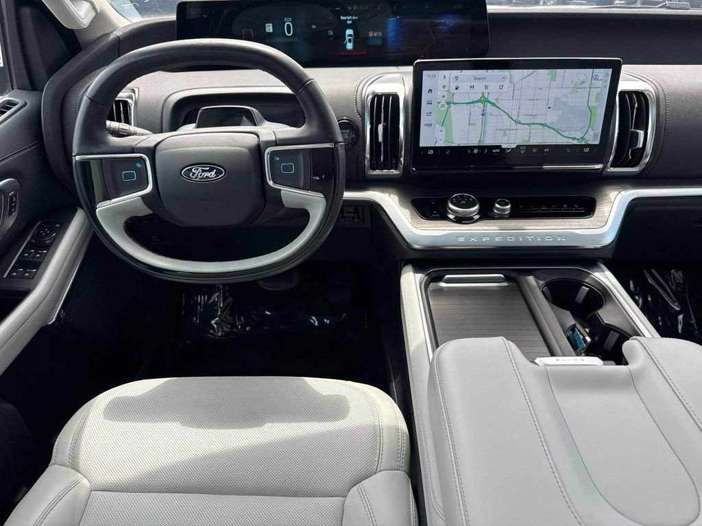 Certified 2025 Ford Expedition Platinum w/ Driver's Package AWD/4WD image 17