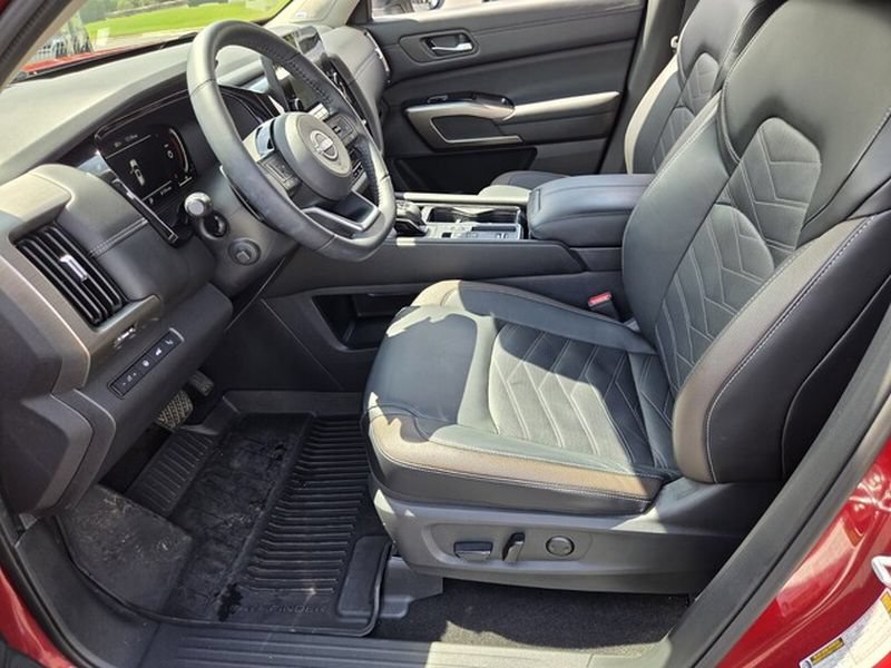 Used 2024 Nissan Pathfinder Platinum FWD image 10