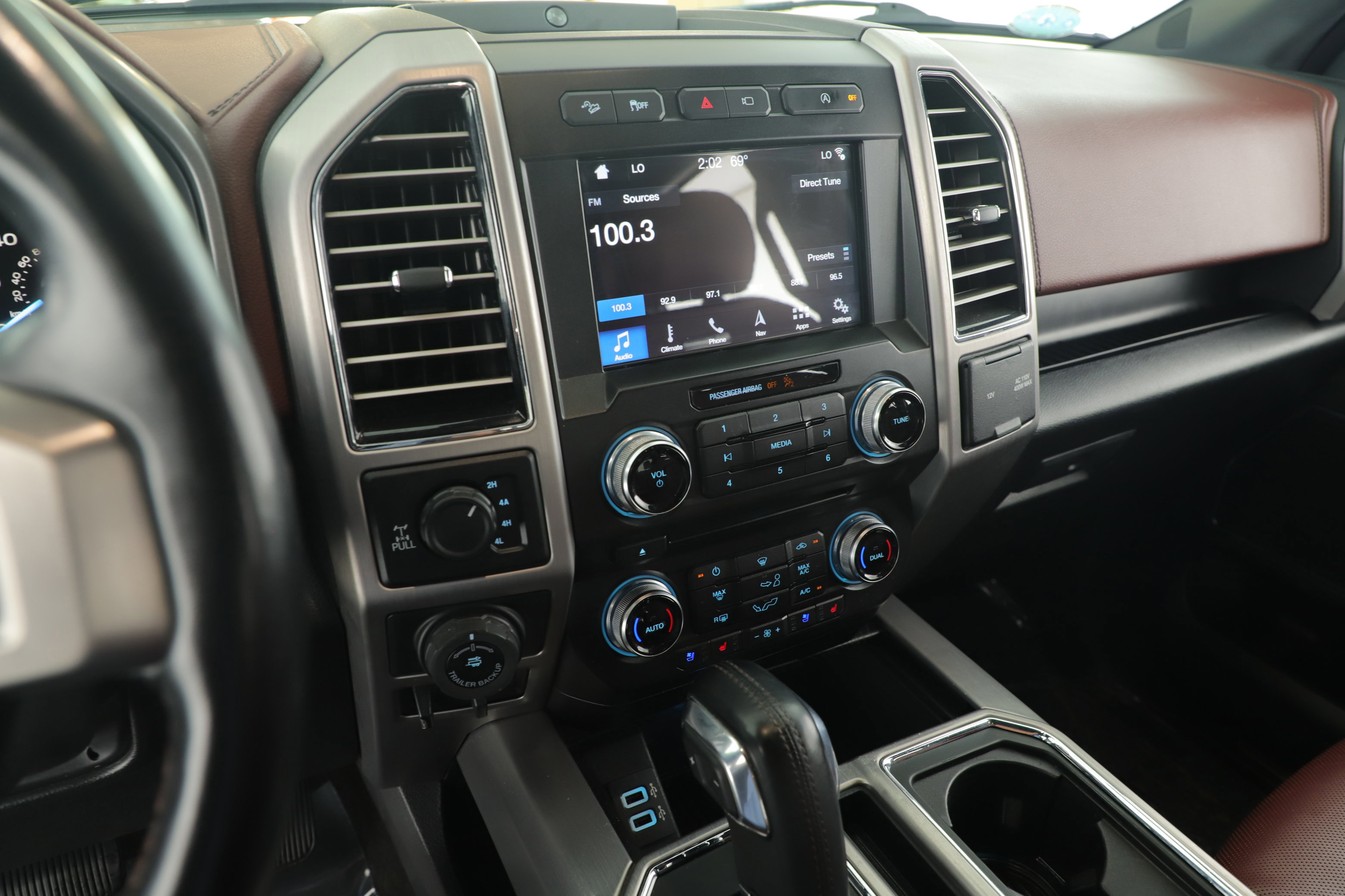 Certified 2018 Ford F150 Platinum w/ Equipment Group 701A Luxury image 14