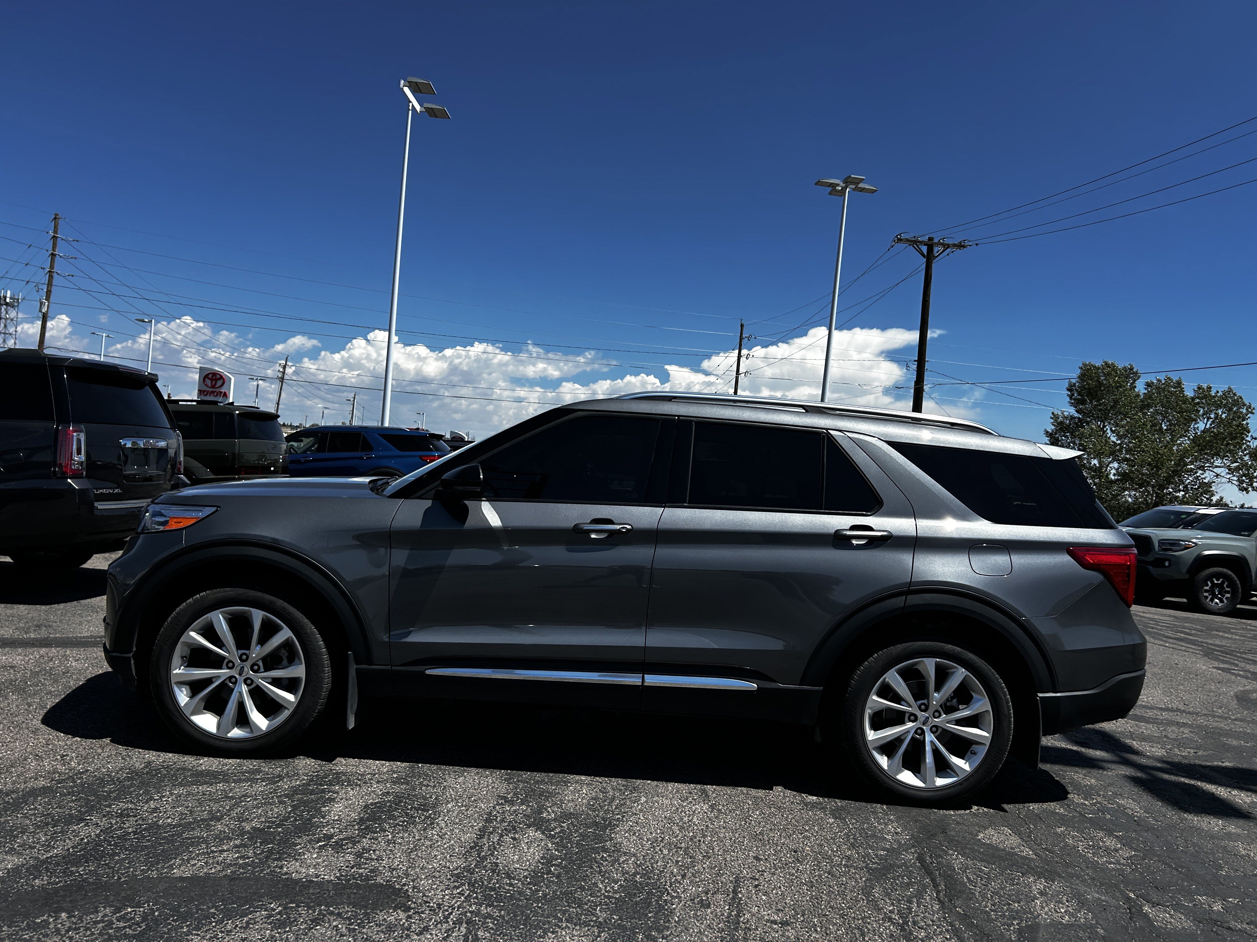 Certified 2023 Ford Explorer Platinum w/ Premium Technology Package AWD/4WD image 3