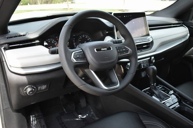 Used 2025 Jeep Compass Limited AWD/4WD image 24