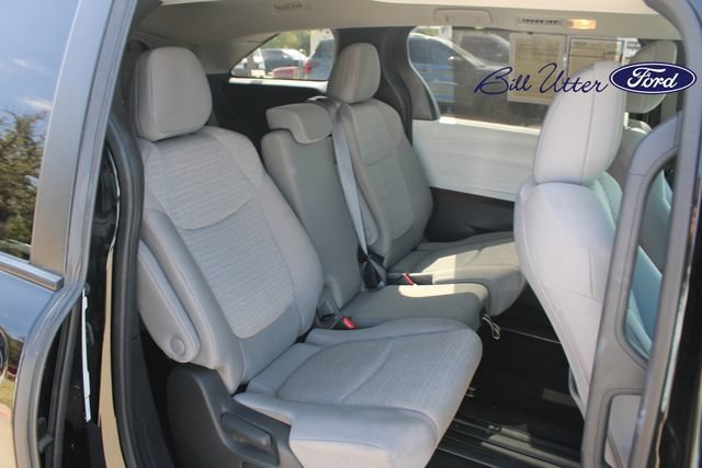 Used 2025 Toyota Sienna LE FWD image 12