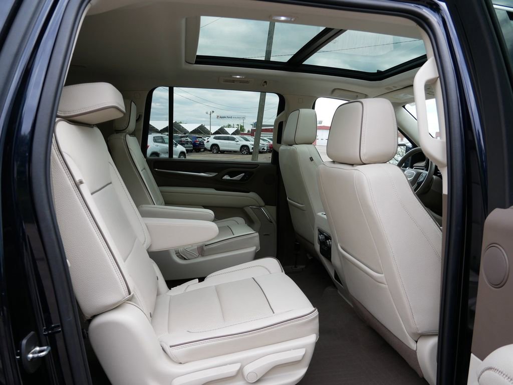 Used 2022 GMC Yukon XL Denali AWD/4WD image 9