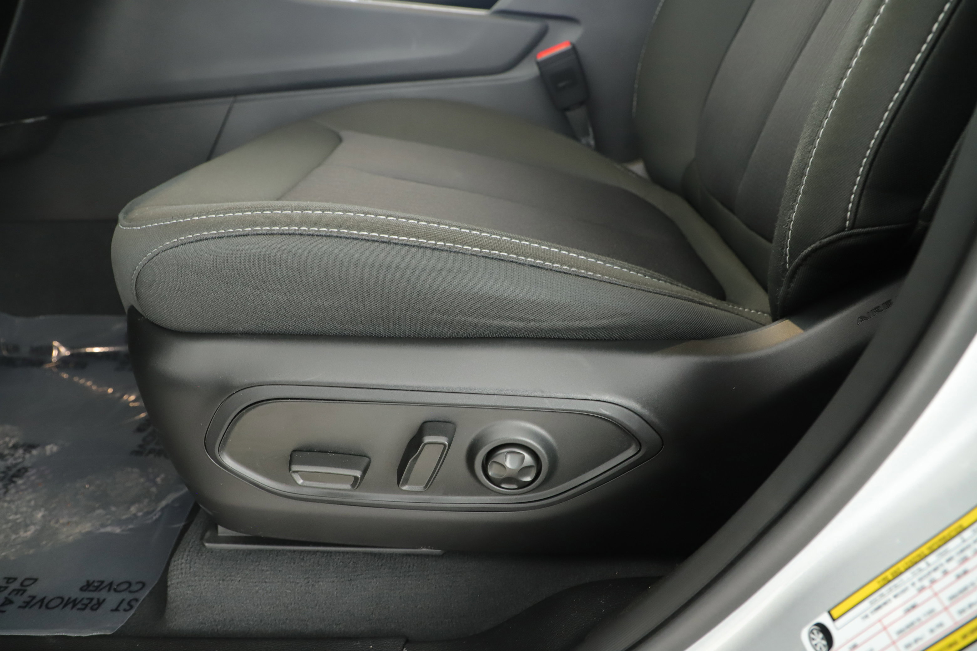 Used 2025 Jeep Grand Cherokee L Laredo w/ Luxury Tech Group I image 10