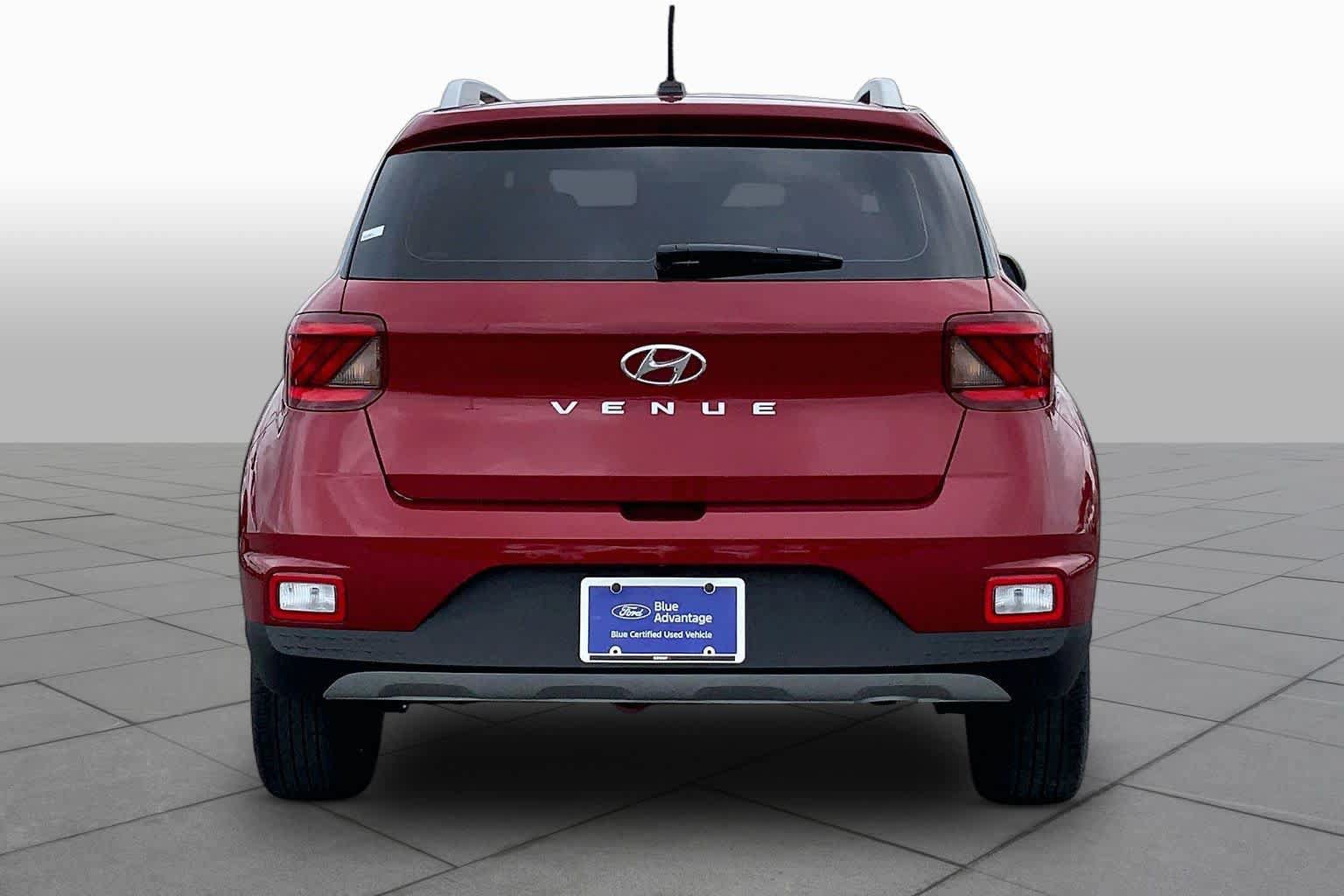 Used 2023 Hyundai Venue SEL FWD image 5