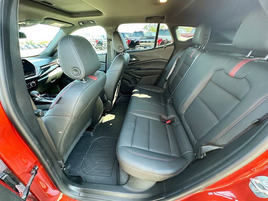 Used 2024 Chevrolet Trax RS w/ Sunroof Package FWD image 17