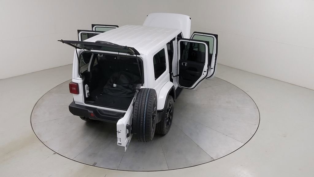 Used 2025 Jeep Wrangler Unlimited Sahara AWD/4WD image 49