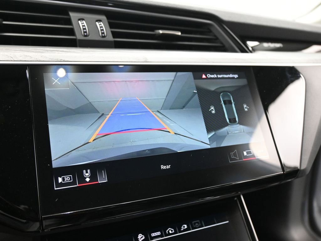 Used 2022 Audi e-tron Premium Plus image 15