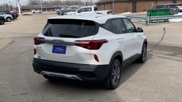 Used 2023 Kia Seltos LX AWD/4WD image 9