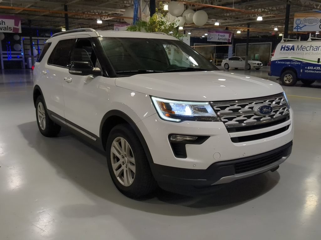 Certified 2018 Ford Explorer XLT w/ Equipment Group 201A AWD/4WD image 5