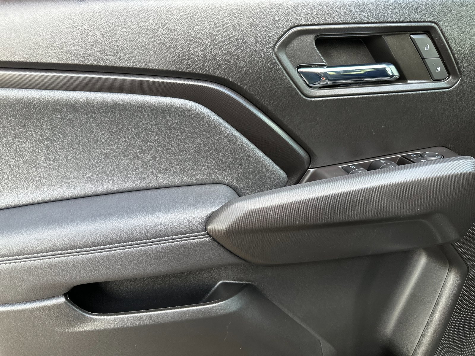 Used 2024 Chevrolet Colorado LT w/ LT Convenience Package II image 11