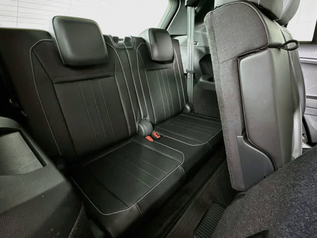 Used 2023 Volkswagen Tiguan SE R-Line FWD image 31
