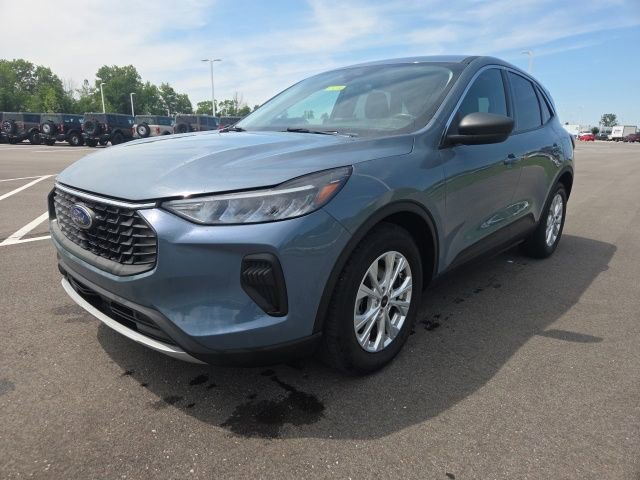 Certified 2023 Ford Escape Active w/ Cold Weather Package FWD image 2
