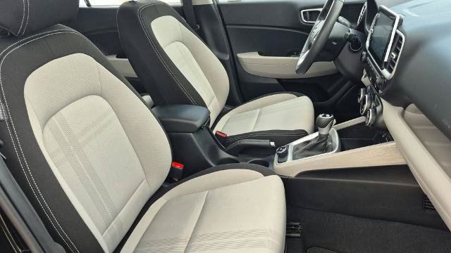 Used 2025 Hyundai Venue SEL FWD image 29