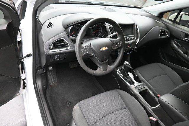 Used 2019 Chevrolet Cruze LT w/ Convenience Package FWD image 9