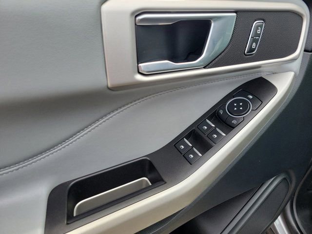 Certified 2022 Ford Explorer XLT w/ Equipment Group 202A image 23