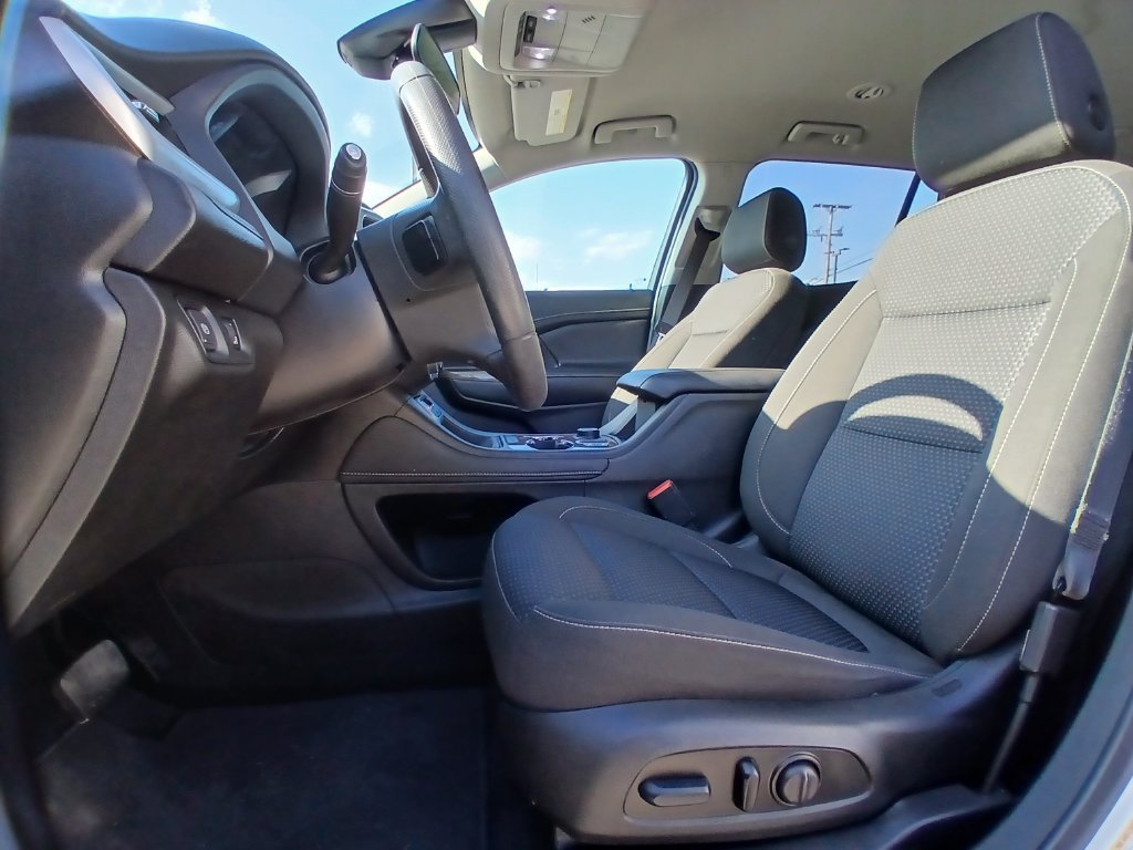 Used 2023 GMC Acadia SLE w/ Driver Convenience Package FWD image 14