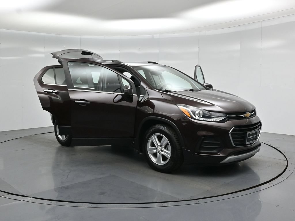 Used 2020 Chevrolet Trax LT w/ LT Convenience Package FWD image 27