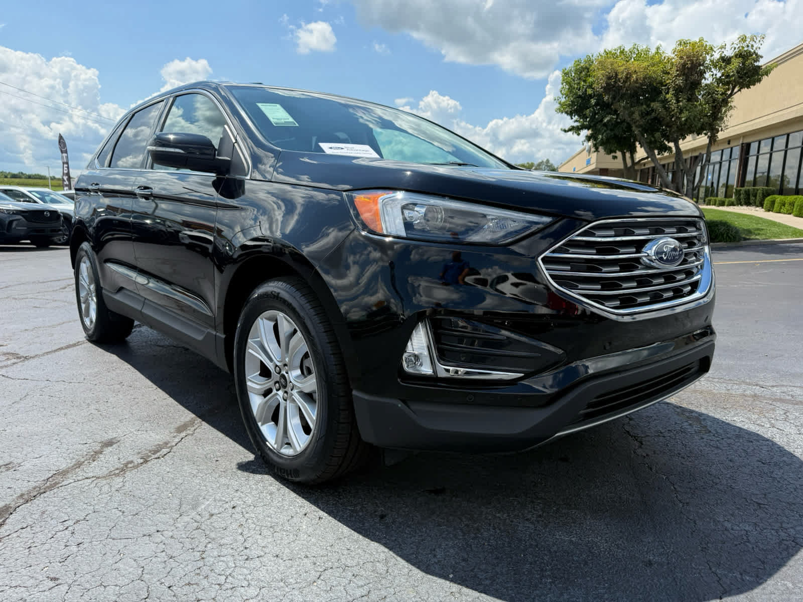 Certified 2024 Ford Edge Titanium AWD/4WD image 1