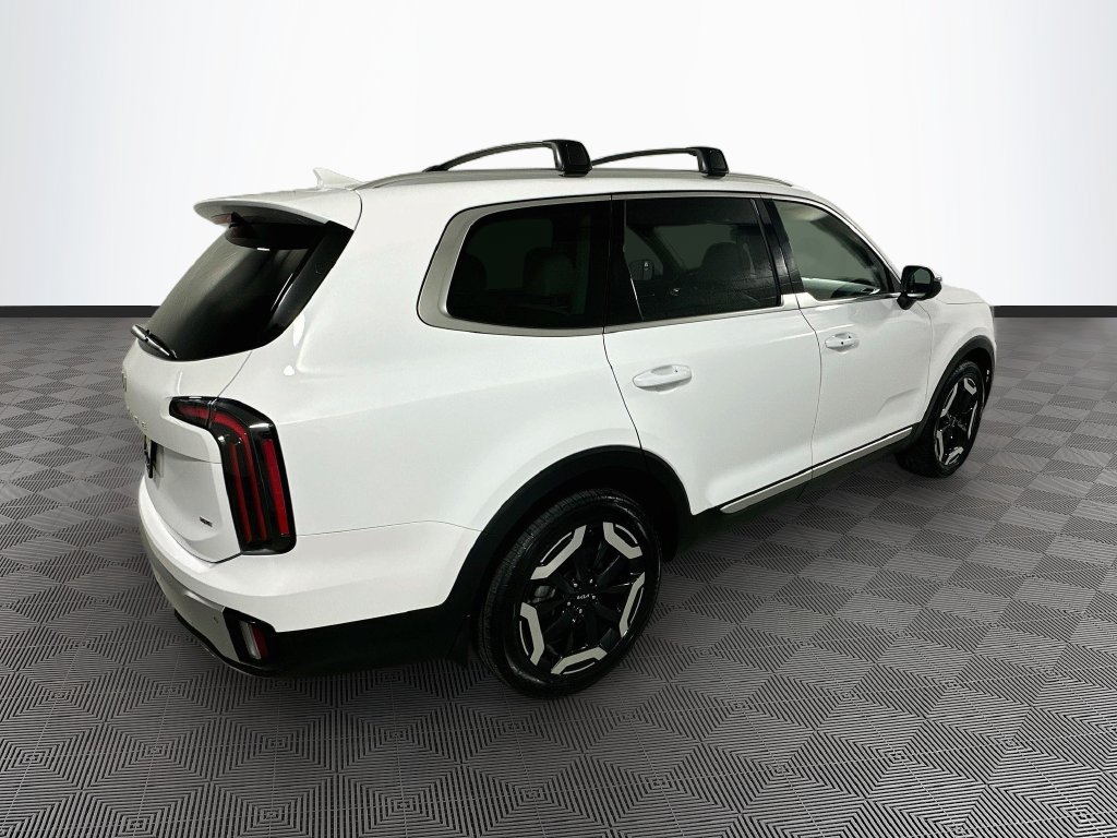 Used 2024 Kia Telluride EX w/ EX Captain's Chair Package AWD/4WD image 11