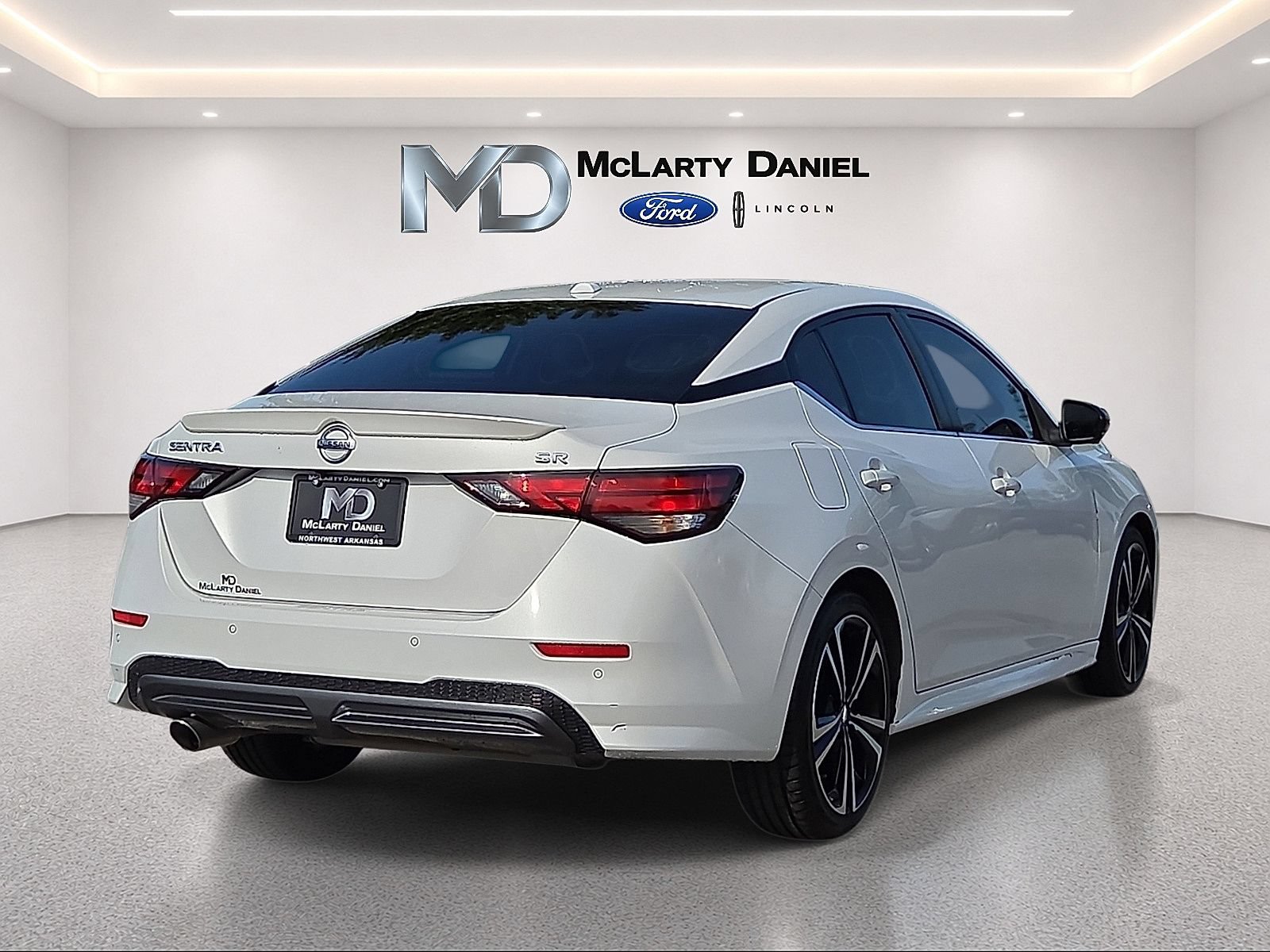 Used 2022 Nissan Sentra SR w/ SR Premium Package FWD image 5