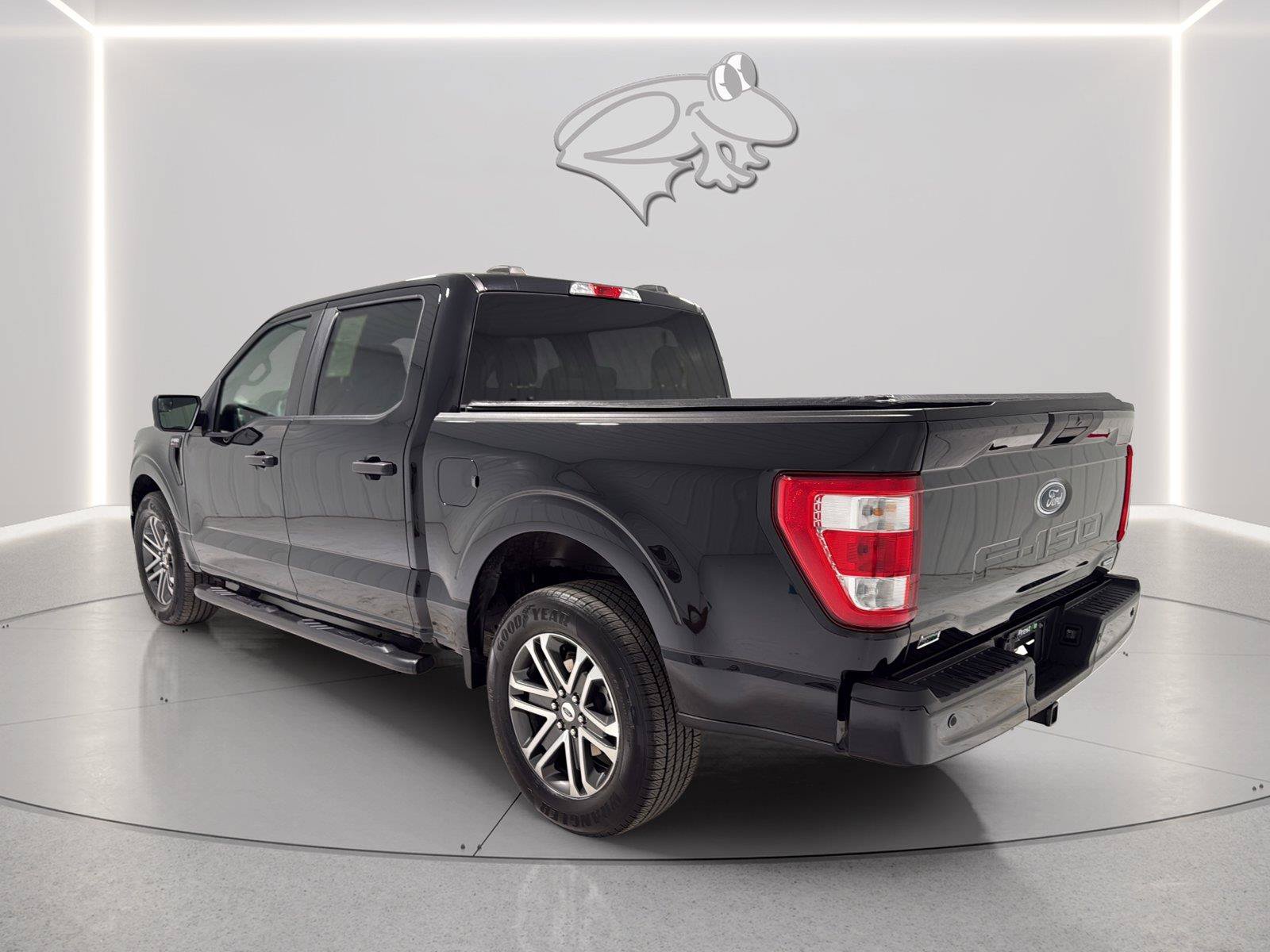 Certified 2022 Ford F150 XL w/ STX Appearance Package RWD image 3