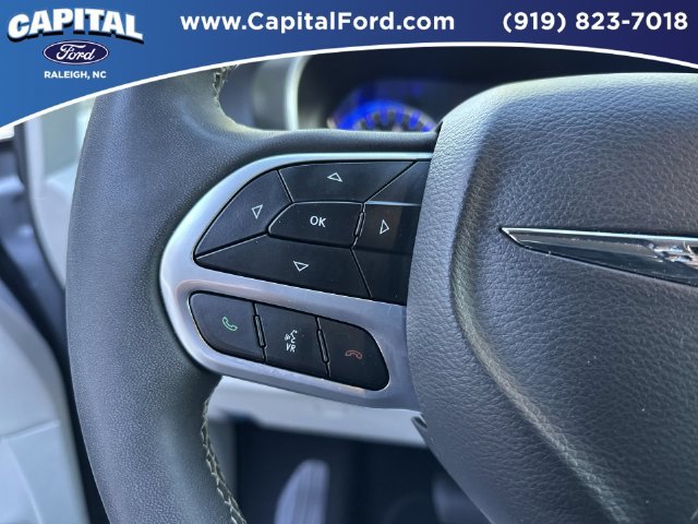 Used 2024 Chrysler Pacifica Touring-L FWD image 22