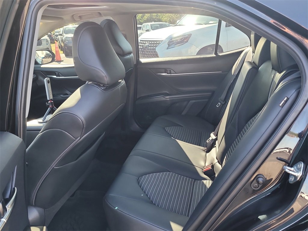 Used 2020 Toyota Camry SE image 10