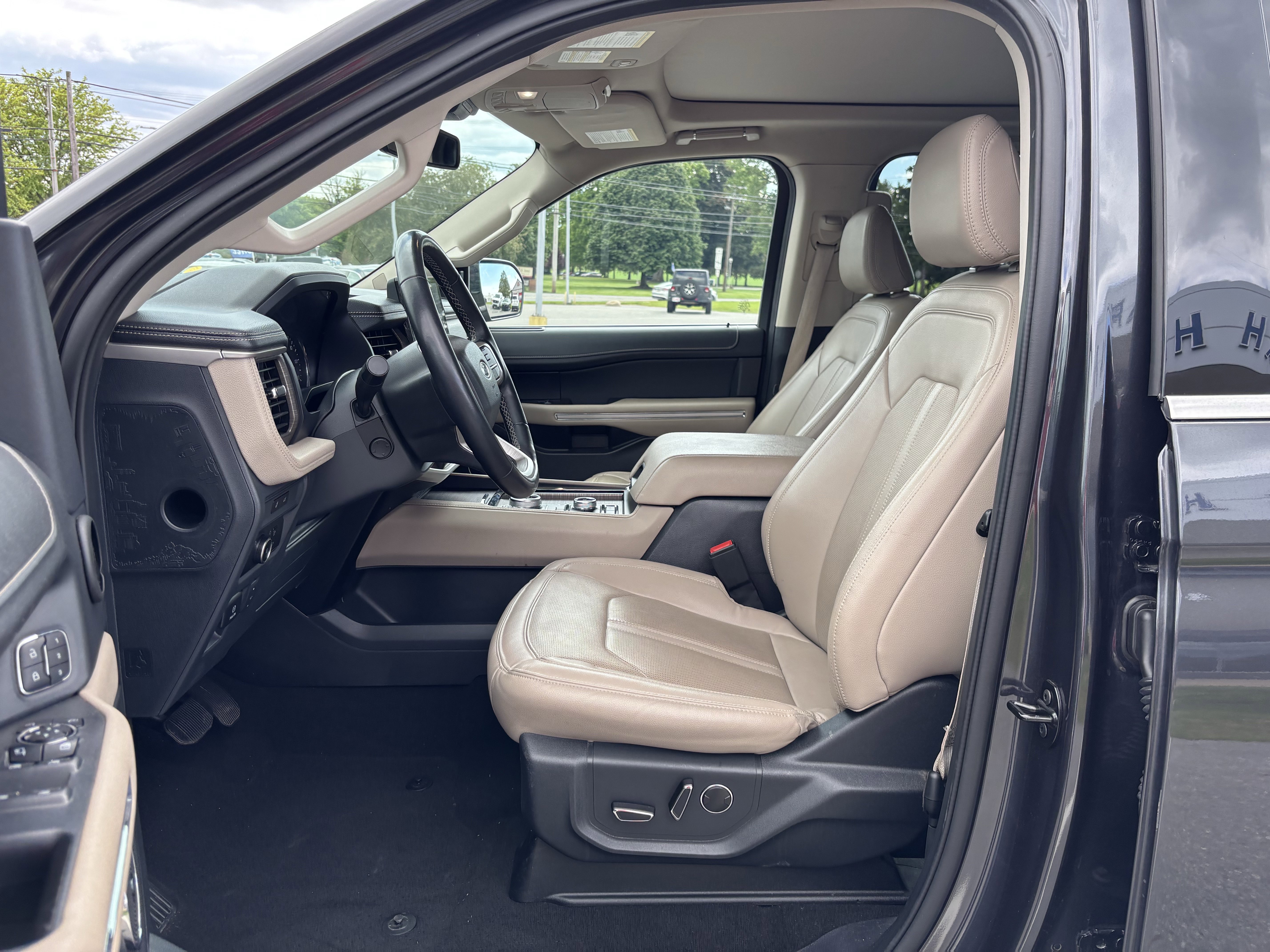 Certified 2024 Ford Expedition Limited AWD/4WD image 9