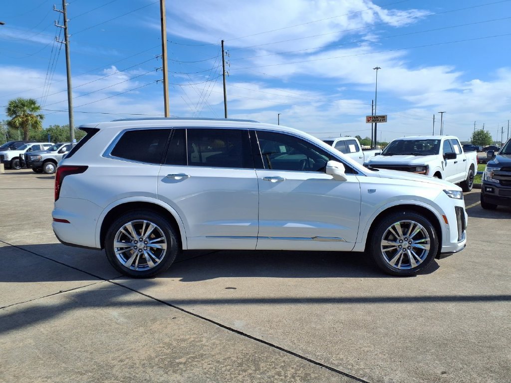 Used 2024 Cadillac XT6 Premium Luxury w/ Technology Package FWD image 8