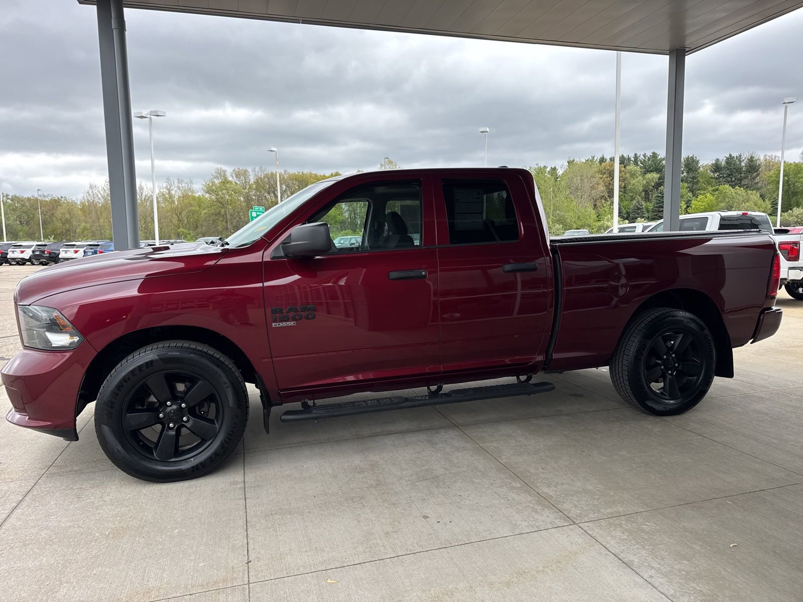 Used 2019 RAM 1500 Express w/ Express Value Package AWD/4WD image 4